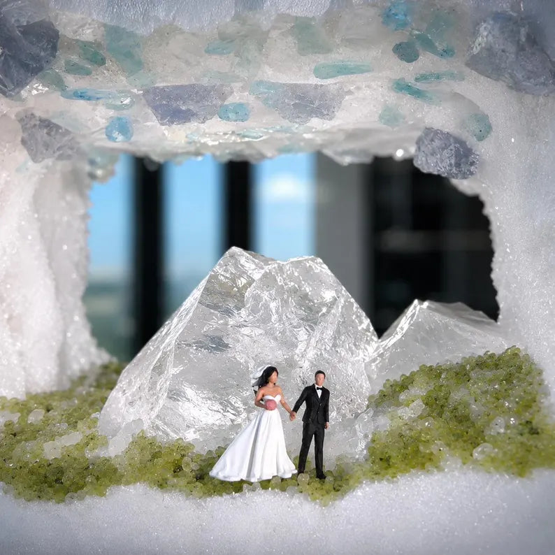 Wedding Crystal Diorama Night Light – Bride & Groom