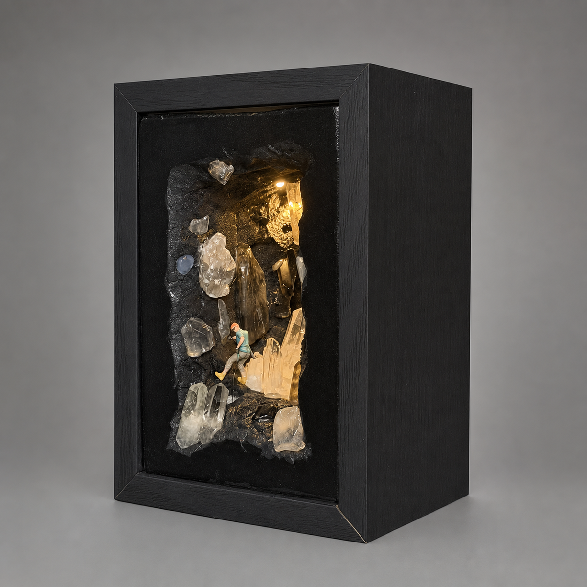 Rock Climber Crystal Cave Night Light – Mini Diorama