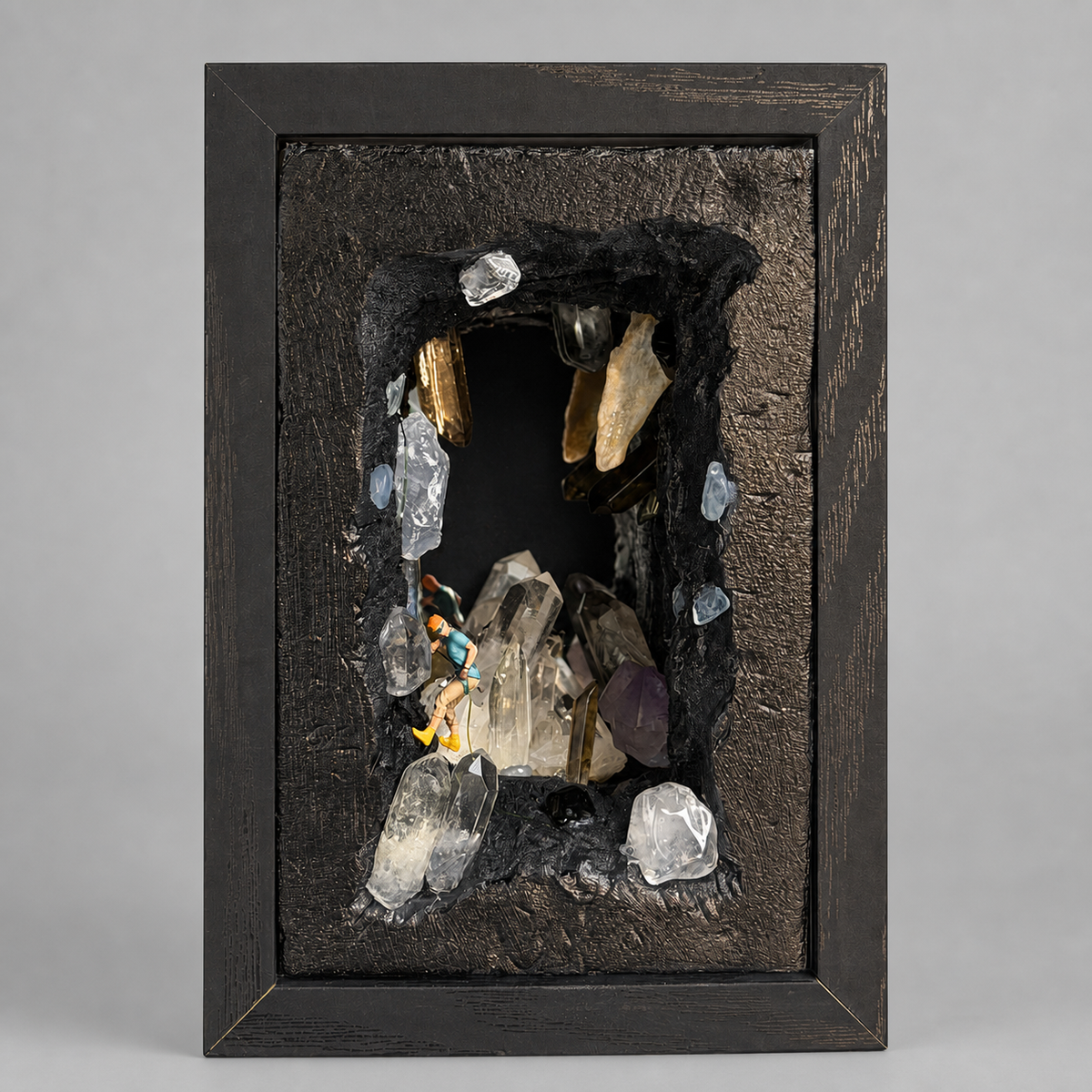 Rock Climber Crystal Cave Night Light – Mini Diorama